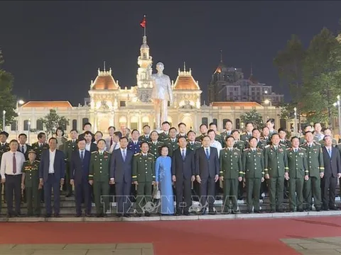 Chủ tịch Quốc hội dự chương trình hòa nhạc và nghệ thuật 'Bài ca không quên'