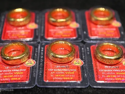 Giá vàng hôm nay (24-12): Vàng nhẫn tăng mạnh