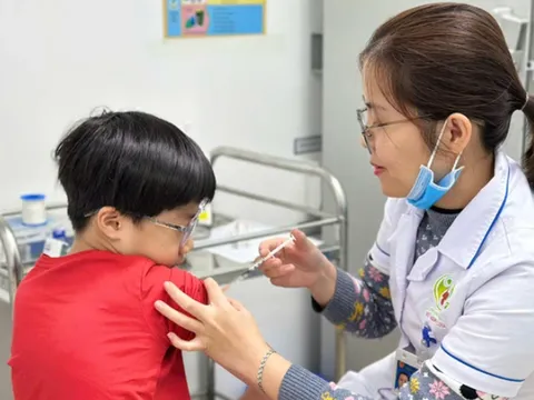 Ngành y tế Hà Nội tổ chức khoanh vùng, xử lý triệt để khu vực có bệnh nhân, ổ dịch sởi