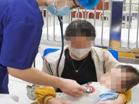 Nhập viện cấp cứu vì uống Oresol chữa tiêu chảy không đúng cách