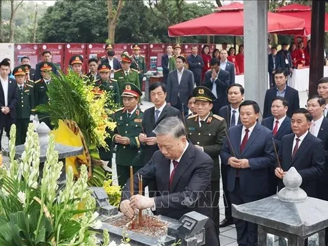 Tổng Bí thư Tô Lâm dâng hương tại Khu di tích lịch sử cấp quốc gia đặc biệt Ngã ba Đồng Lộc