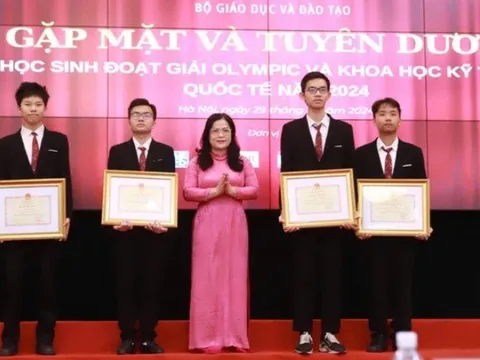 Tuyên dương học sinh đoạt giải Olympic và Khoa học kỹ thuật quốc tế năm 2024