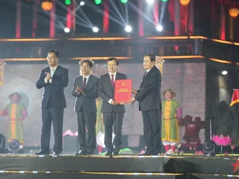Chủ tịch Quốc hội Trần Thanh Mẫn dự Lễ công bố Nghị quyết của Quốc hội về việc thành lập thành phố Huế trực thuộc Trung ương