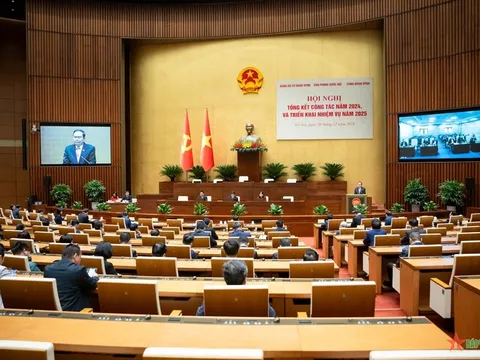 Chủ tịch Quốc hội Trần Thanh Mẫn dự Hội nghị tổng kết công tác năm 2024 và triển khai nhiệm vụ năm 2025 của Văn phòng Quốc hội