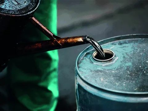 Giá xăng dầu hôm nay (8-1): Giữ đà tăng