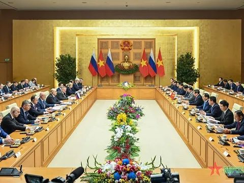 Thủ tướng Phạm Minh Chính hội đàm với Thủ tướng Nga