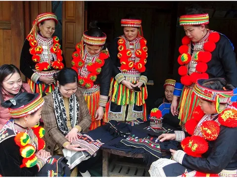 Bảo tồn, phát huy bản sắc văn hóa dân tộc