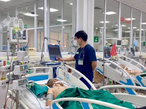 Trời lạnh, nhiều người cao tuổi nhập viện do viêm phổi nặng