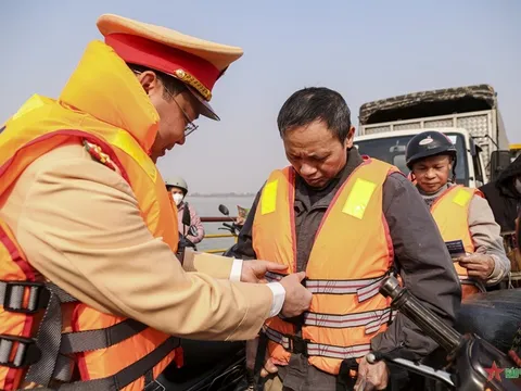 Bảo đảm an toàn giao thông đường thủy trên các tuyến sông Đà, sông Hồng