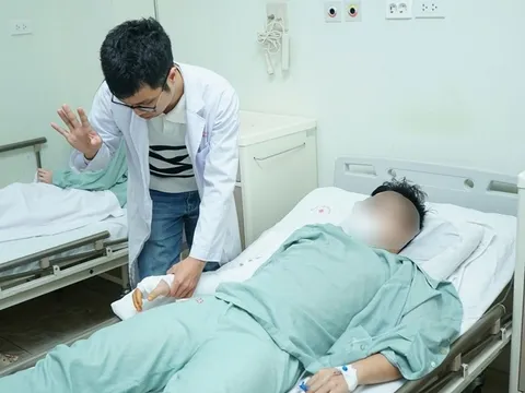 Bệnh viện E: Bảo toàn chức năng cho cánh tay bị gãy do chơi vật tay