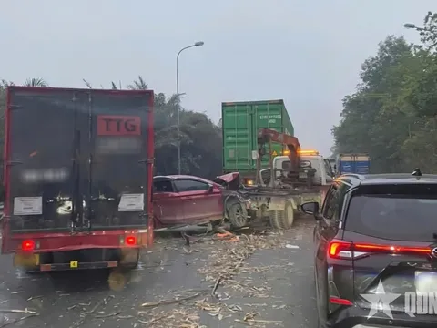 Hà Nội: Tai nạn liên hoàn trên Đại lộ Thăng Long