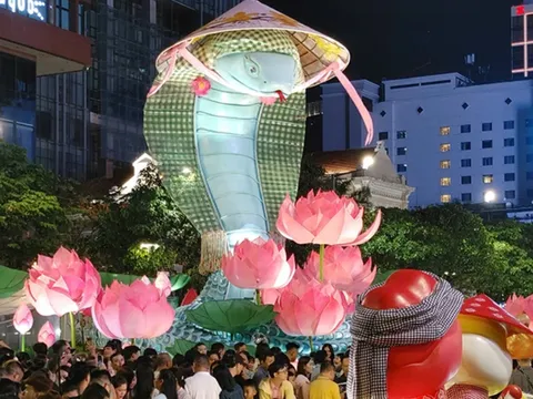 Khai mạc Đường hoa Nguyễn Huệ Tết Ất Tỵ 2025