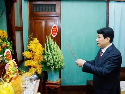 Chủ tịch nước Lương Cường dâng hương tưởng niệm Chủ tịch Hồ Chí Minh