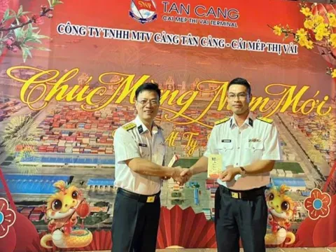 Cụm cảng Cái Mép-Thị Vải đón những chuyến tàu ngày đầu năm mới Ất Tỵ