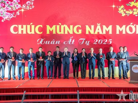 Chủ tịch Quốc hội Trần Thanh Mẫn: Chung sức, đồng lòng, phát huy tinh thần cống hiến cho công việc chung