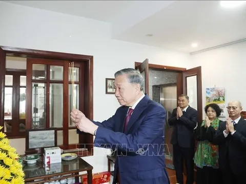 Tổng Bí thư Tô Lâm dâng hương tưởng niệm Thủ tướng Phạm Văn Đồng