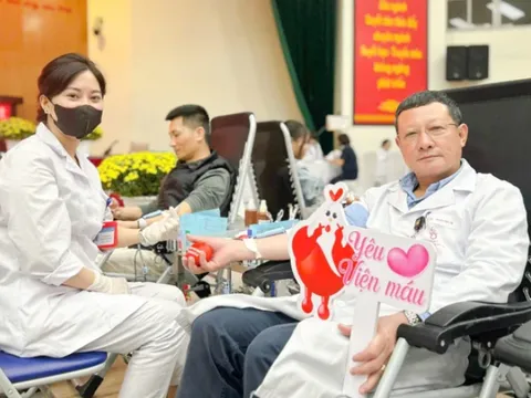 Hơn 2.000 người hiến máu trong kỳ nghỉ Tết