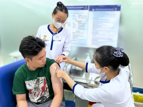 Người dân đi tiêm vaccine phòng cúm tăng gần 200%