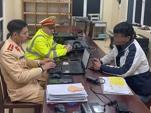 Xử lý tài xế ô tô đầu kéo có hành vi cản trở xe ưu tiên