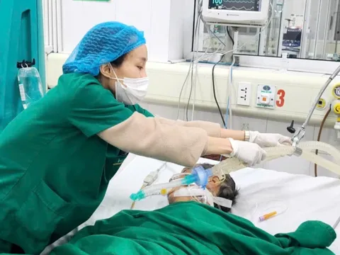 Hôn mê sau nhiều ngày liên tục uống rượu không rõ nguồn gốc