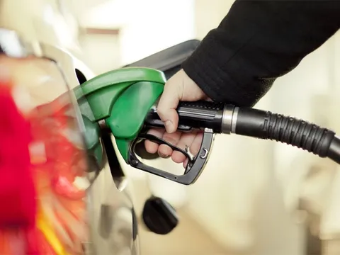 Giá xăng dầu hôm nay (20-2): Xăng dầu trong nước tiếp tục tăng?