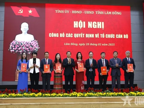 Lâm Đồng công bố thành lập các sở mới và trao quyết định bổ nhiệm cán bộ