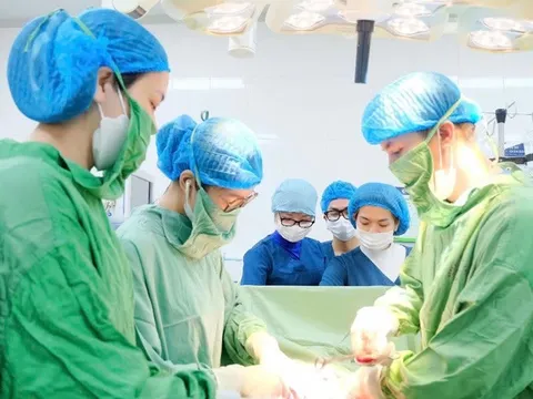 Cứu sống sản phụ bị sốc phản vệ do dị ứng tôm cua