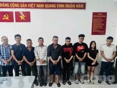 Bắt khẩn cấp các đối tượng khiêng quan tài đi qua chợ Bến Thành