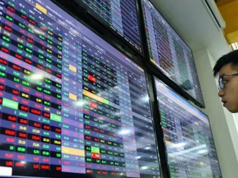 Cổ phiếu công nghệ bị bán mạnh, VN-Index đuối sức ở cuối phiên