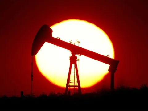 Giá xăng dầu hôm nay (15-3): Quay đầu tăng tốc, dầu Brent chinh phục lại mốc 70 USD/thùng