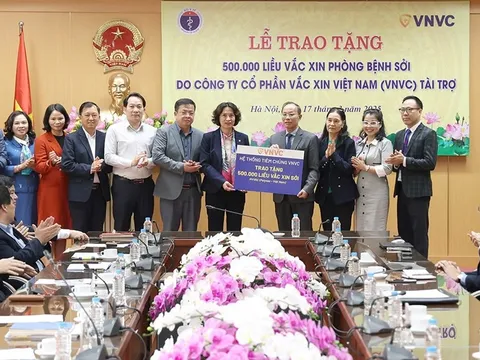 VNVC trao tặng Bộ Y tế 500.000 liều vaccine phòng bệnh sởi
