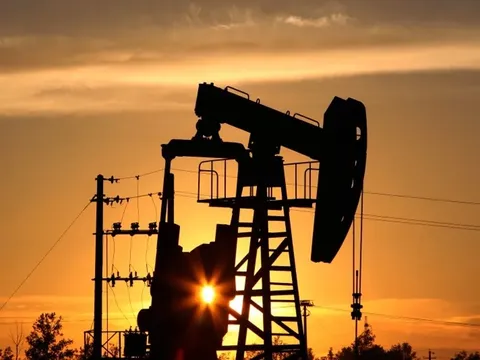 Giá xăng dầu hôm nay (20-3): Xăng, dầu trong nước bật tăng?