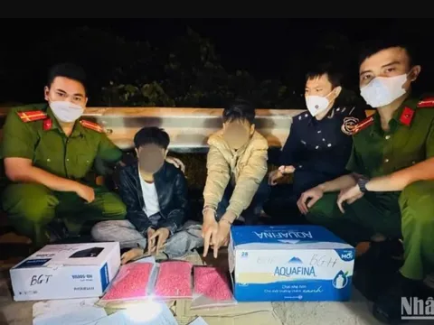 Bắt giữ hai đối tượng vận chuyển 30.000 viên ma túy tổng hợp tại Quảng Trị