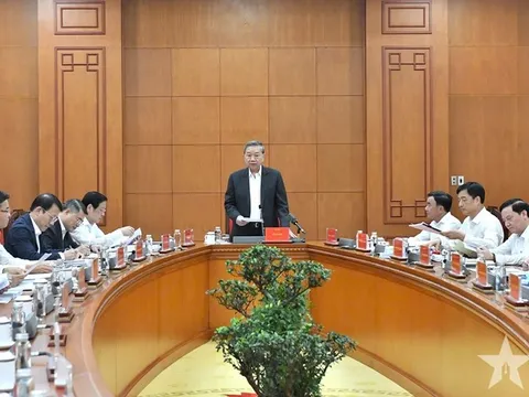 Đẩy mạnh phòng, chống tham nhũng, lãng phí, tiêu cực gắn với hoàn thành sắp xếp, tinh gọn tổ chức bộ máy