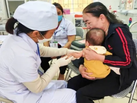 Thái Nguyên đồng loạt tiêm vaccine phòng dịch sởi