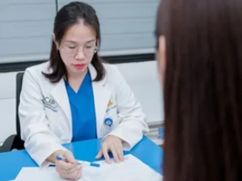 Cấp cứu bóc u buồng trứng xoắn thành công cho thai phụ 22 tuổi