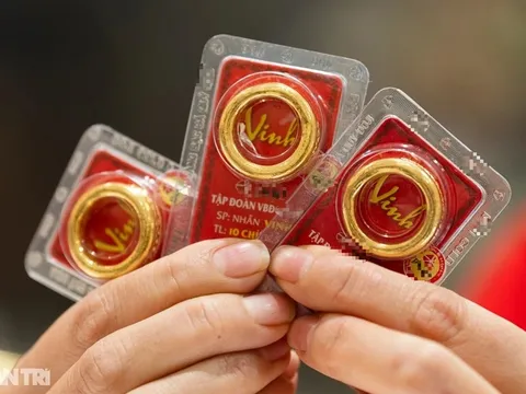 Giá vàng hôm nay (10-4): Tăng sốc
