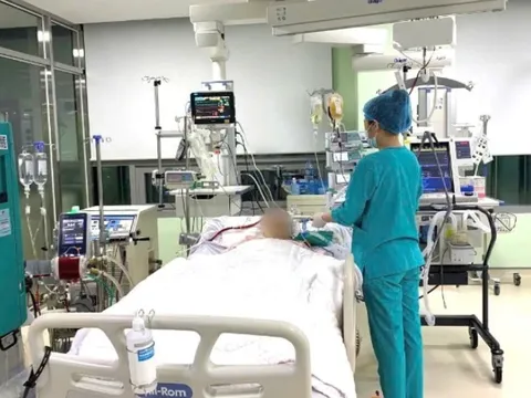 Chạy ECMO cứu người bệnh mắc cúm A nguy kịch