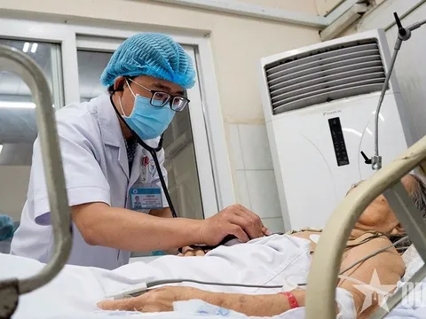 Bệnh viện Thống Nhất cứu sống cụ bà 85 tuổi bị hóc xoài trong tình trạng nguy kịch