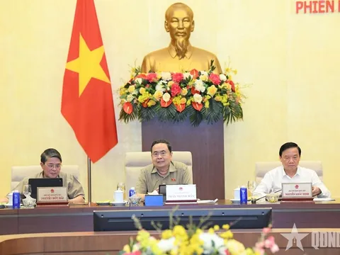 Chủ tịch Quốc hội Trần Thanh Mẫn cho ý kiến về ứng dụng chuyển đổi số của Quốc hội