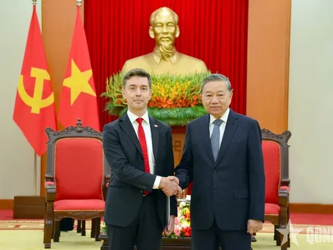 Tổng Bí thư Tô Lâm tiếp Đại sứ Liên minh châu Âu Julien Guerrier