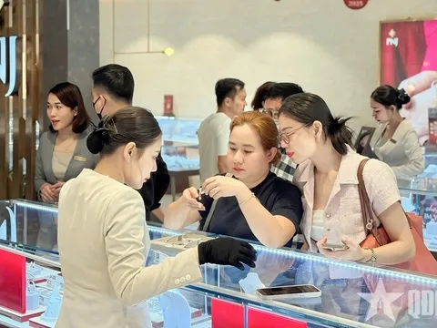 Giá vàng hôm nay (25-4): Bật tăng nửa triệu đồng mỗi lượng