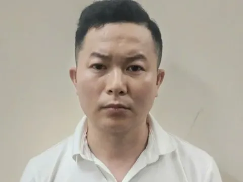 Tạm giữ hình sự đối tượng sử dụng Giấy chứng minh Công an nhân dân giả xin bỏ qua vi phạm nồng độ cồn