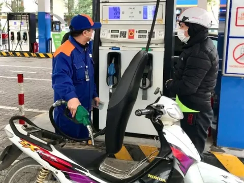 Điều chỉnh thời gian điều hành giá xăng dầu