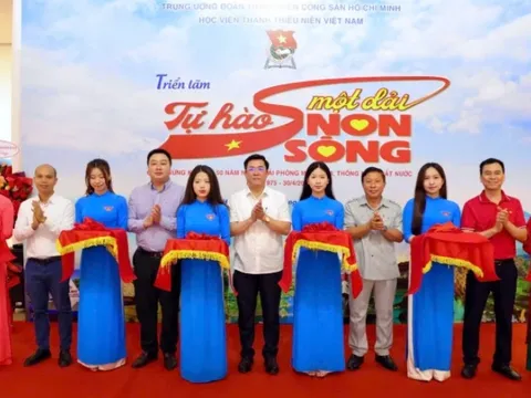 Khai mạc triển lãm "Tự hào một dải non sông"