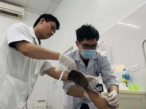 Bệnh viện Bệnh Nhiệt đới Trung ương cứu sống bệnh nhân bị điện giật