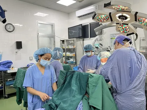 15 giờ phẫu thuật cứu thiếu nữ 14 tuổi mắc u não hiếm gặp do hội chứng di truyền
