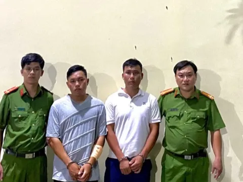 Bắt tạm giam hai đối tượng cướp tiệm vàng