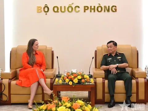 Thượng tướng Hoàng Xuân Chiến tiếp Giám đốc điều hành IISS khu vực châu Á
