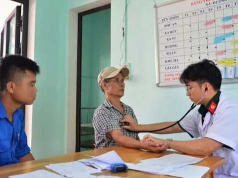 Khám bệnh, cấp phát thuốc miễn phí cho người dân tỉnh Quảng Trị